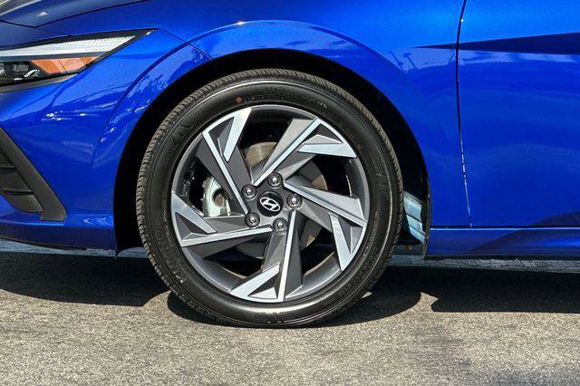 Used 2025 Hyundai Elantra Sport image 26