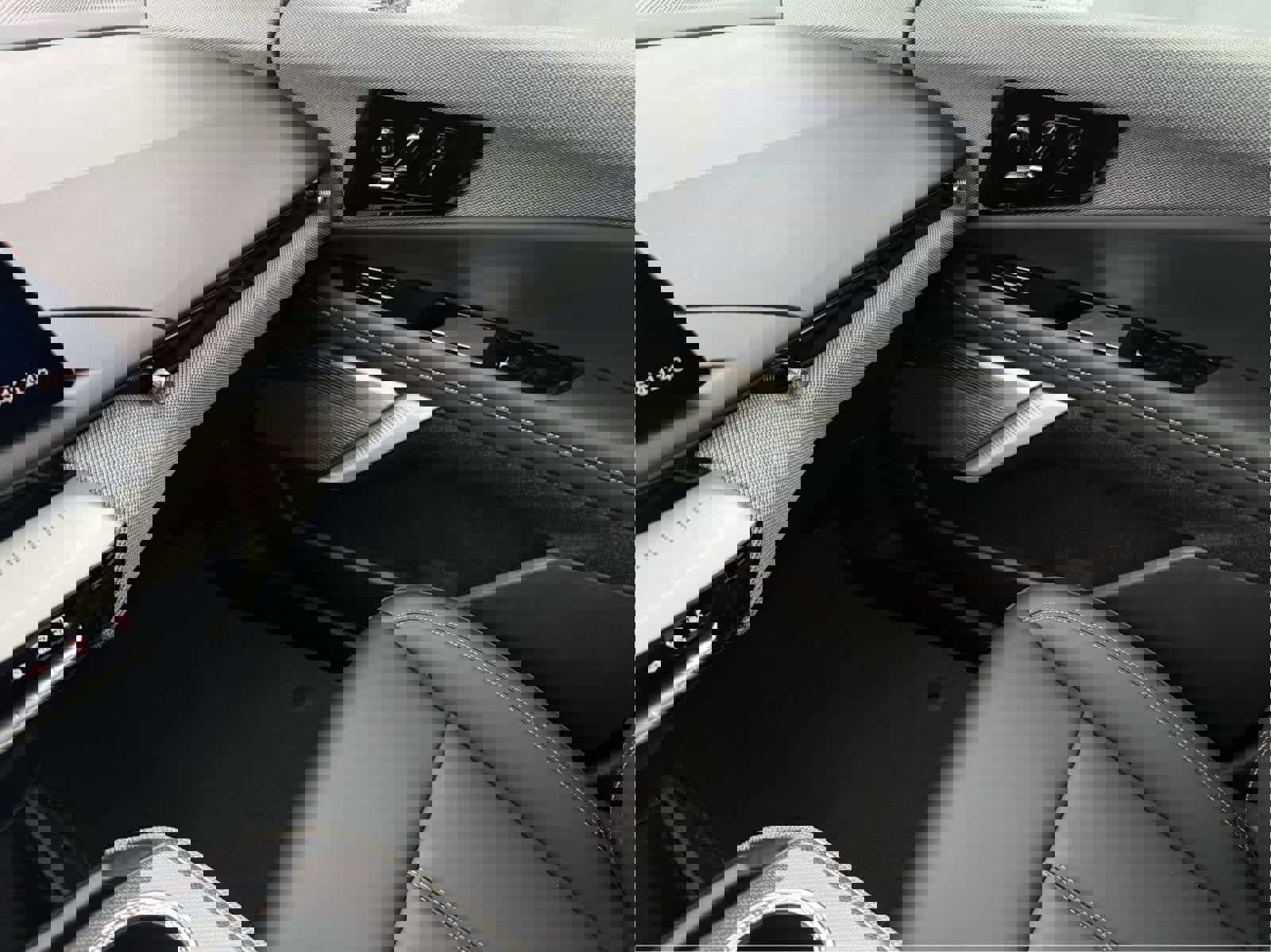 Used 2025 Cadillac Optiq Luxury 1 image 16