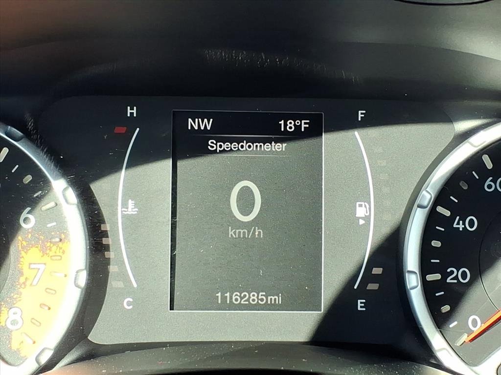 Used 2015 Jeep Renegade Latitude w/ Cold Weather Group II image 25