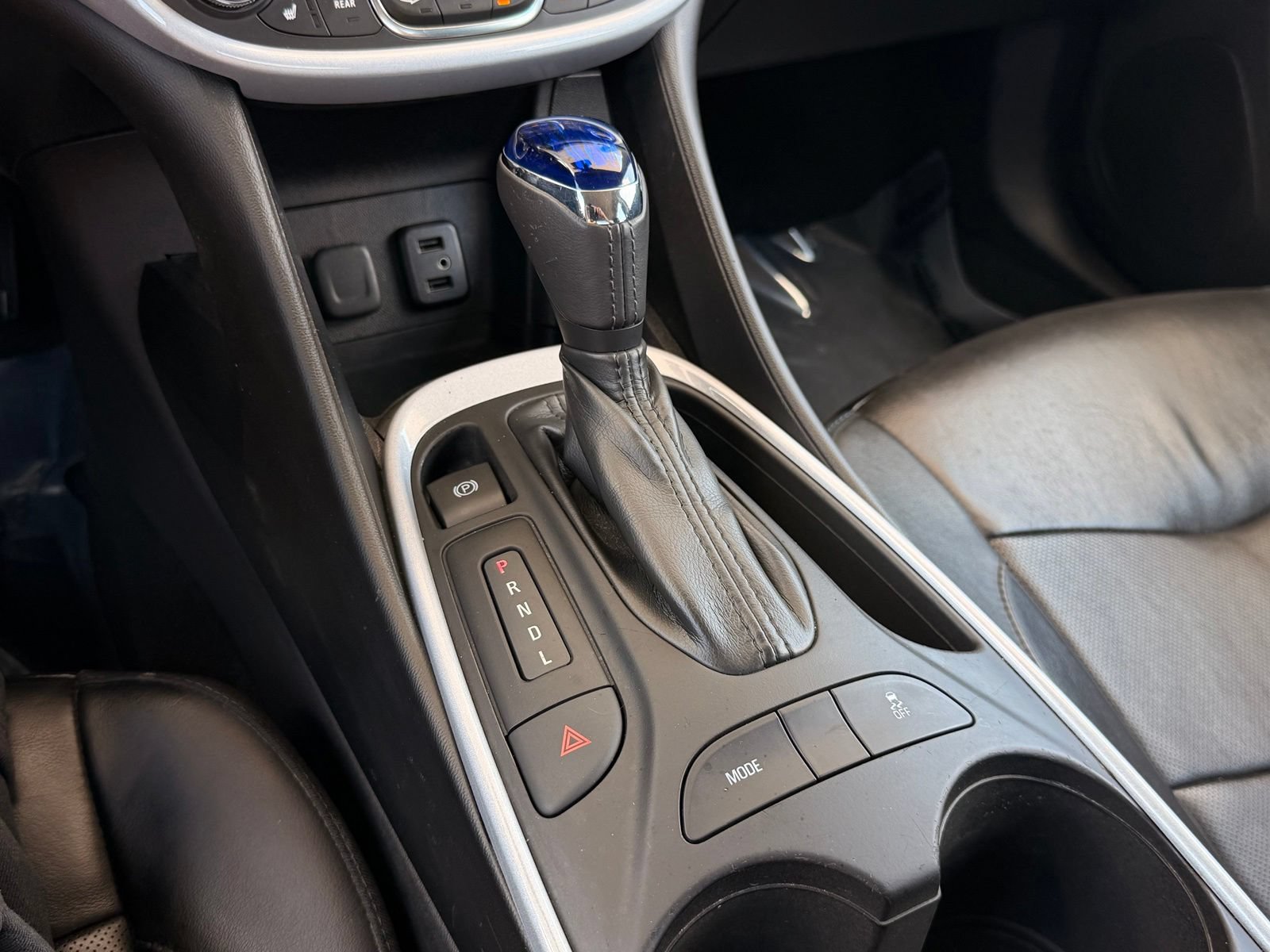 Used 2017 Chevrolet Volt LT w/ Comfort Package FWD image 36