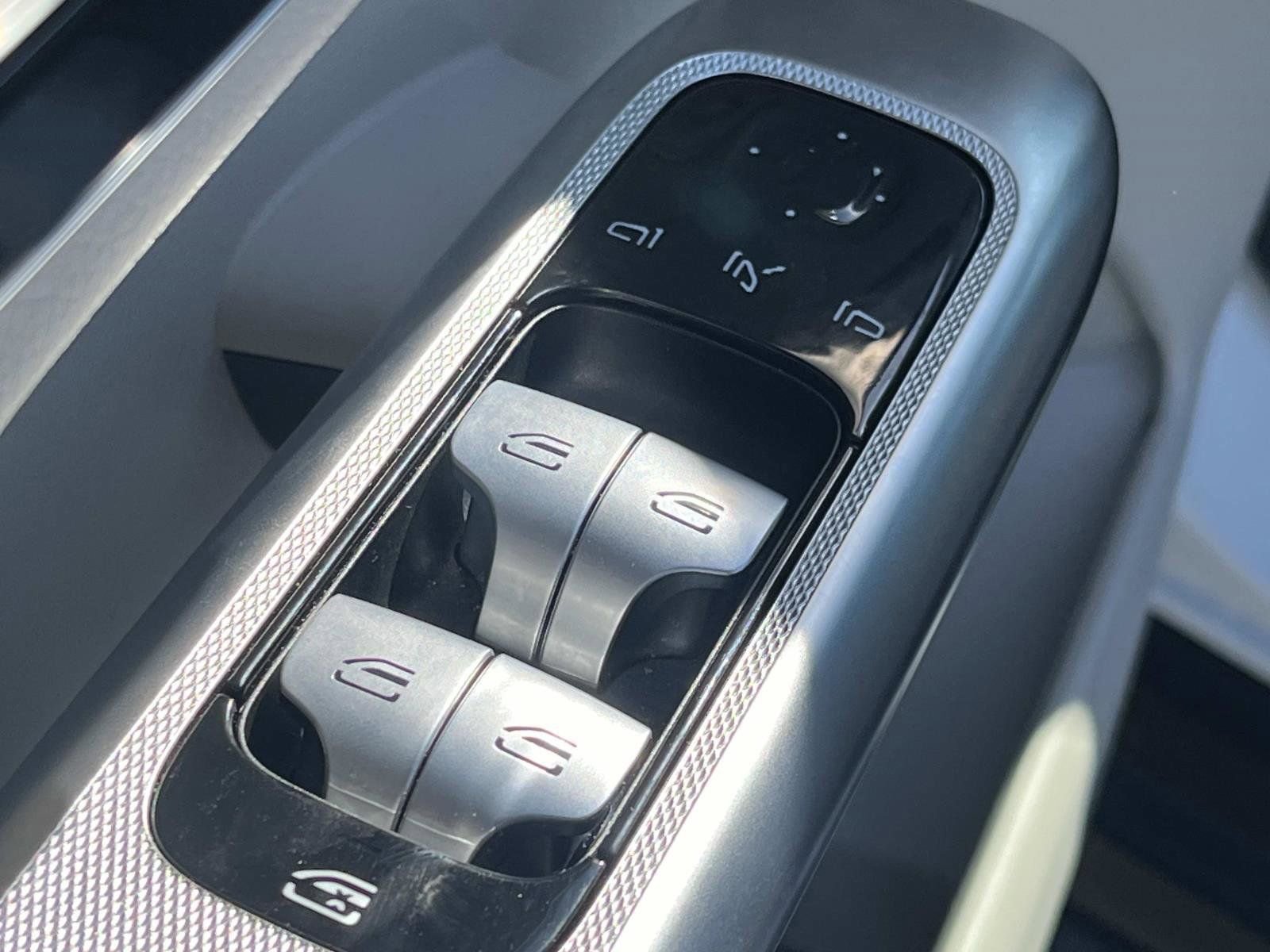 Certified 2025 Mercedes-Benz GLC 300 image 18