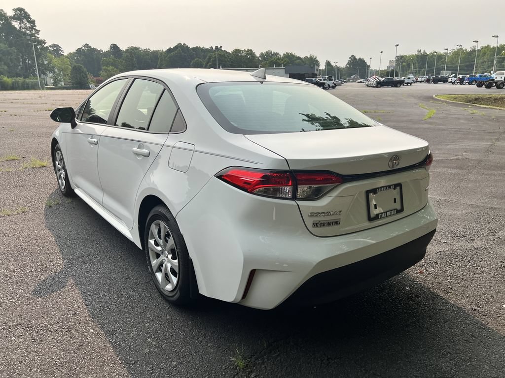 Used 2025 Toyota Corolla LE FWD image 5