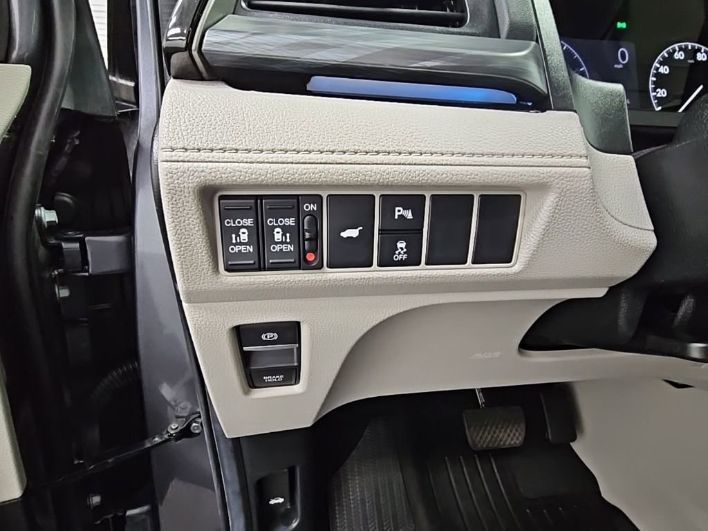 Used 2025 Honda Odyssey Elite image 29