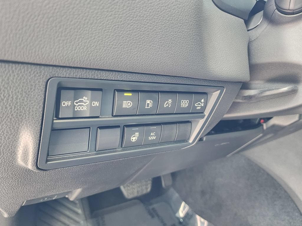 Used 2025 Toyota Tundra Limited AWD/4WD image 16