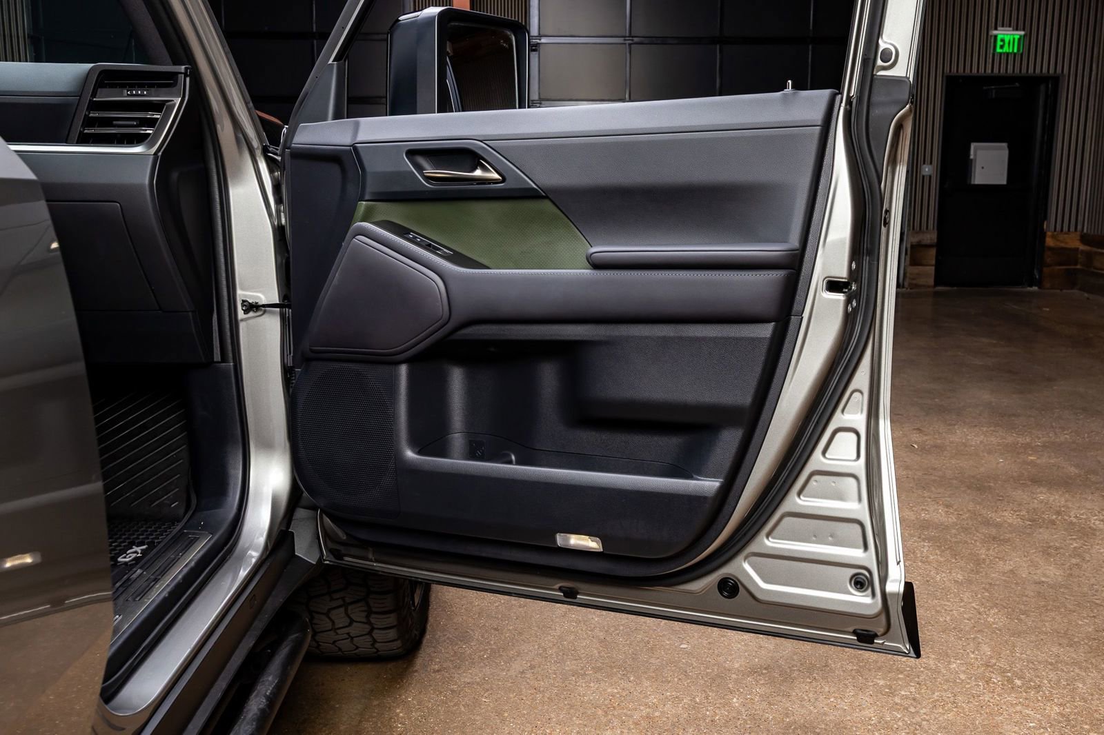 Used 2025 Lexus GX 550 image 33