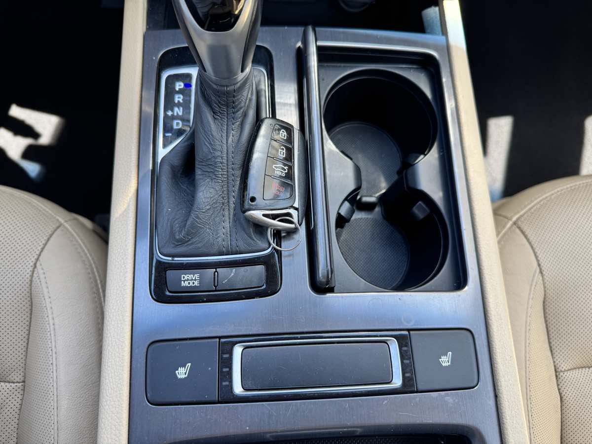 Used 2015 Hyundai Genesis 3.8 RWD image 48