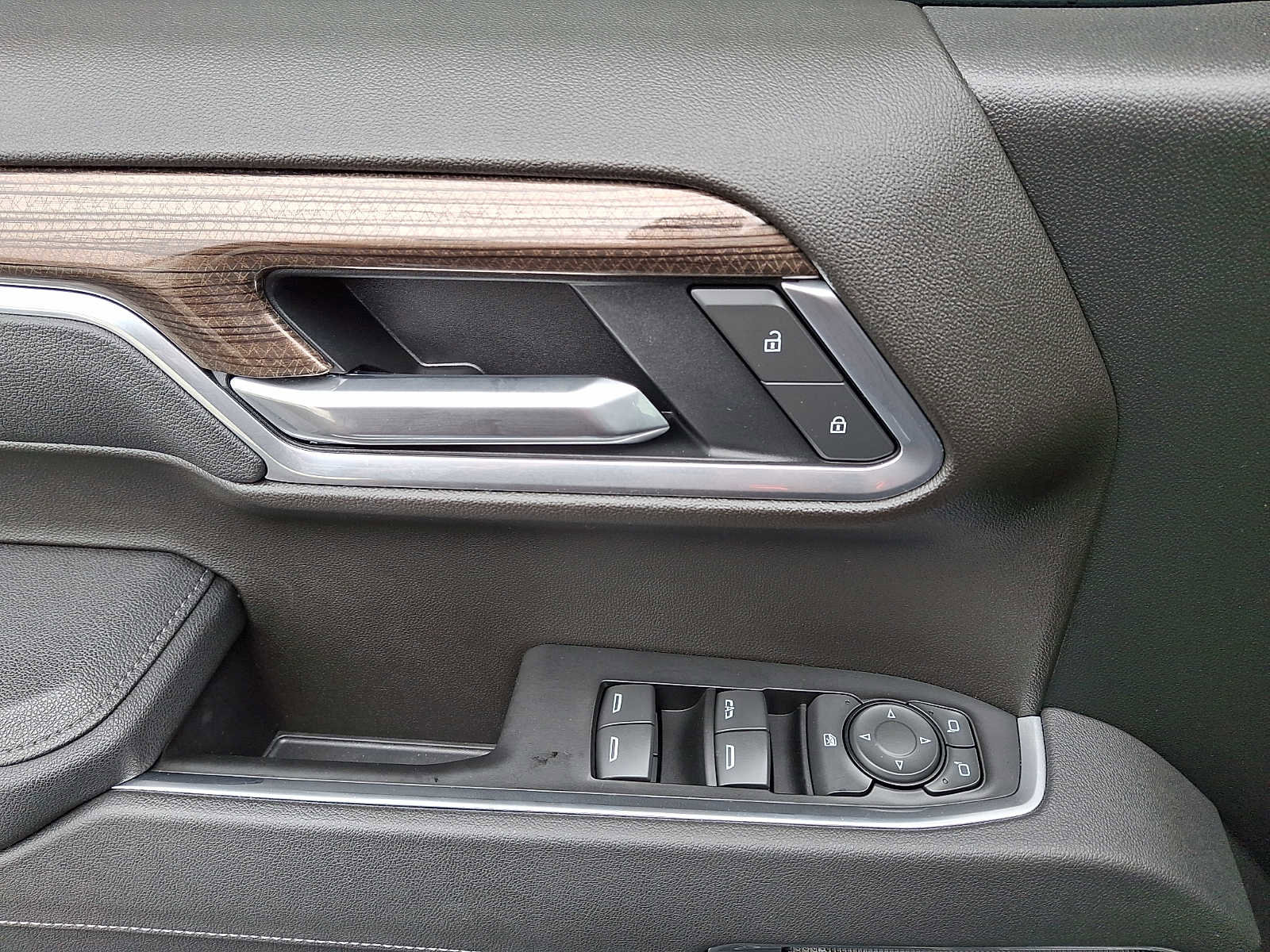 Used 2025 Chevrolet Silverado 1500 RST w/ Dark Appearance Package image 12