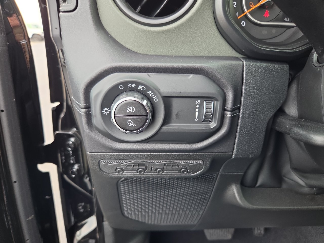 New 2026 Jeep Gladiator Mojave w/ Steel Bumper Group AWD/4WD image 31