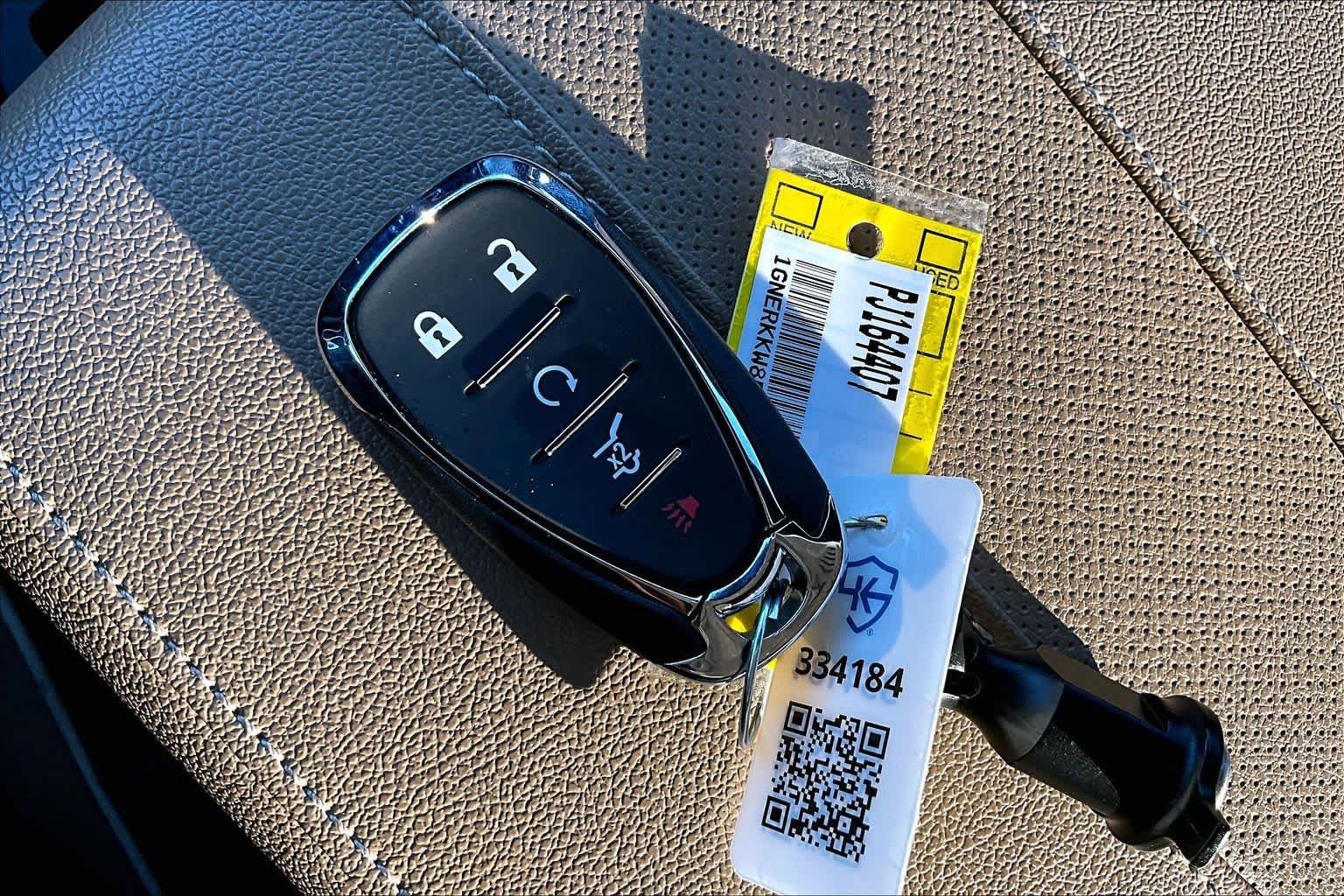 Used 2023 Chevrolet Traverse Premier FWD image 16