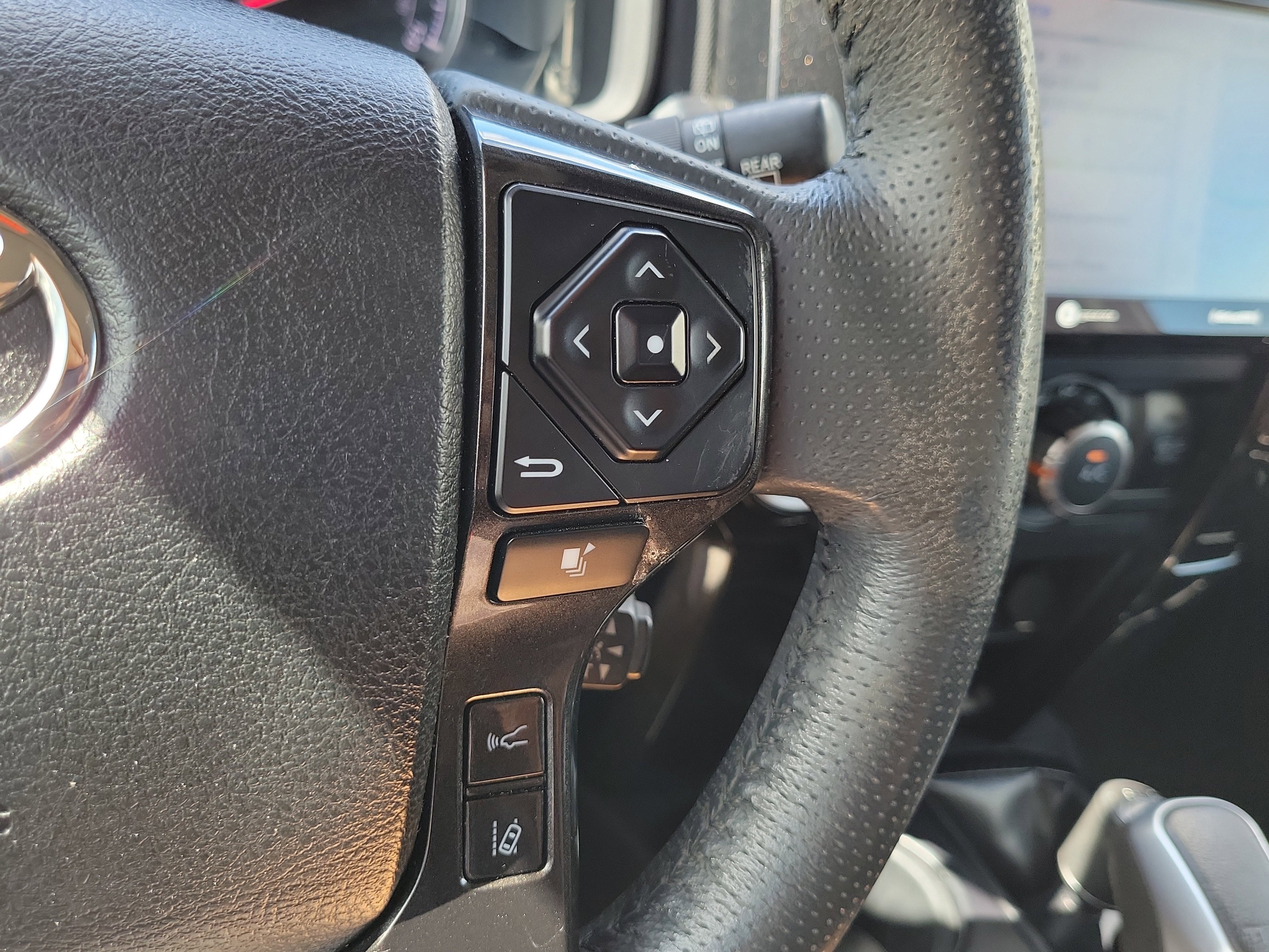 Used 2021 Toyota 4Runner TRD Off-Road Premium w/ Moonroof Package AWD/4WD image 23