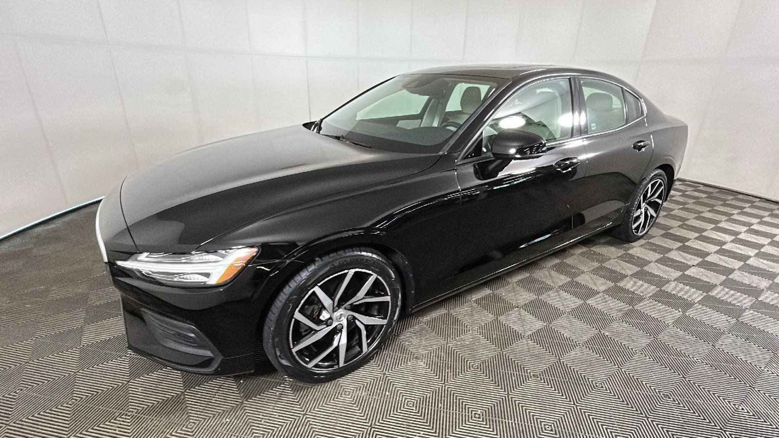 Used 2019 Volvo S60 T5 Momentum w/ Multimedia Package FWD image 7