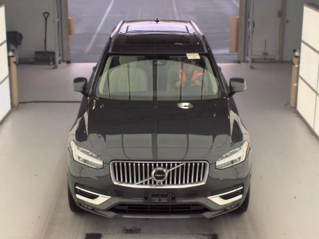 Used 2024 Volvo XC90 B6 Plus w/ Protection Package AWD/4WD image 2