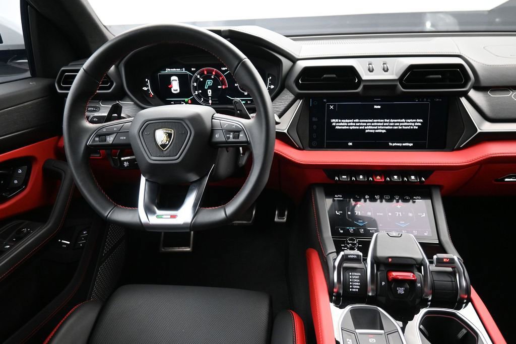 Used 2025 Lamborghini Urus SE AWD/4WD image 24