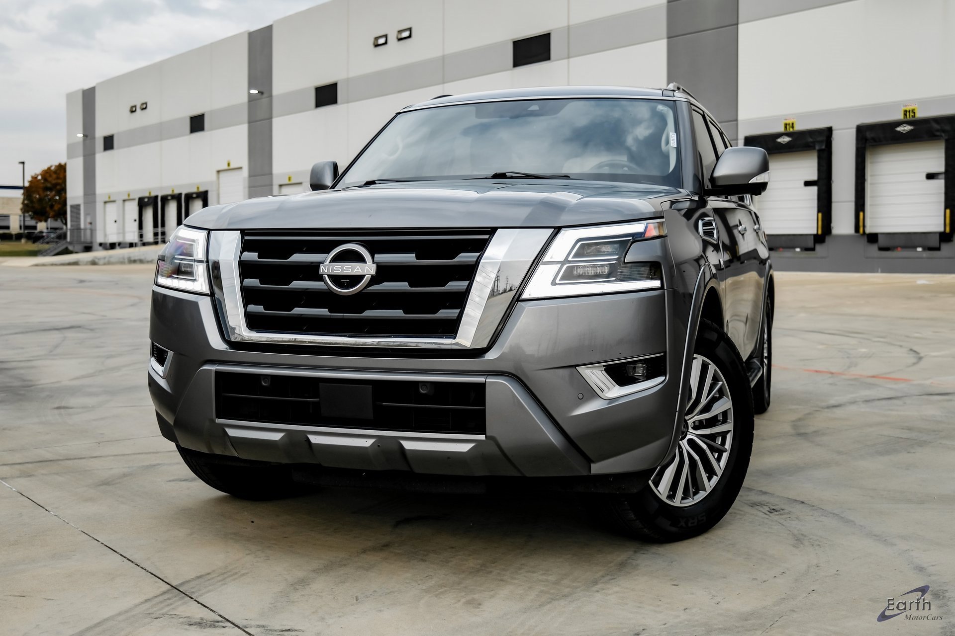 Used 2021 Nissan Armada SL w/ Captain's Chairs Package image 3