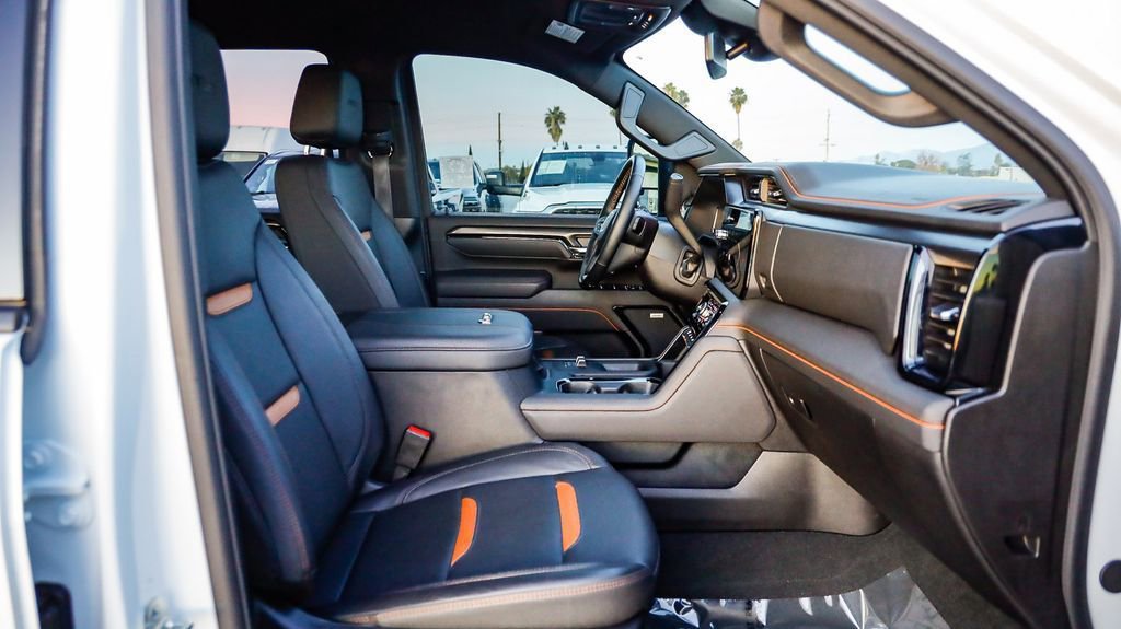Used 2025 GMC Sierra 2500 AT4 image 17