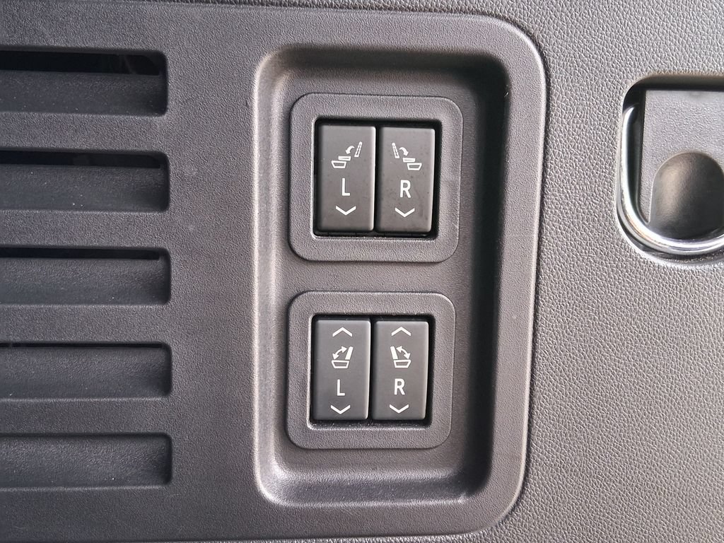 Used 2024 Chevrolet Traverse RS w/ LPO, Floor Liner Package FWD image 7