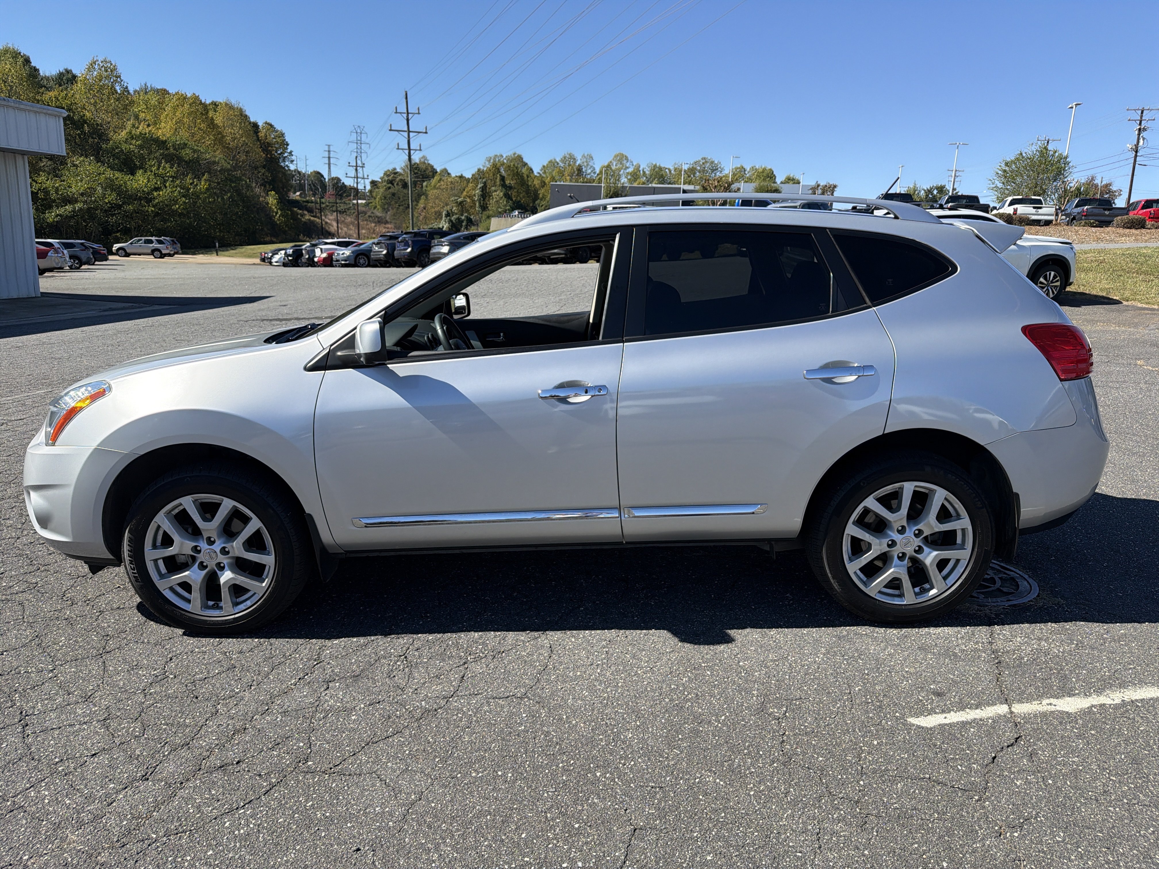 Used 2013 Nissan Rogue SL AWD/4WD image 10
