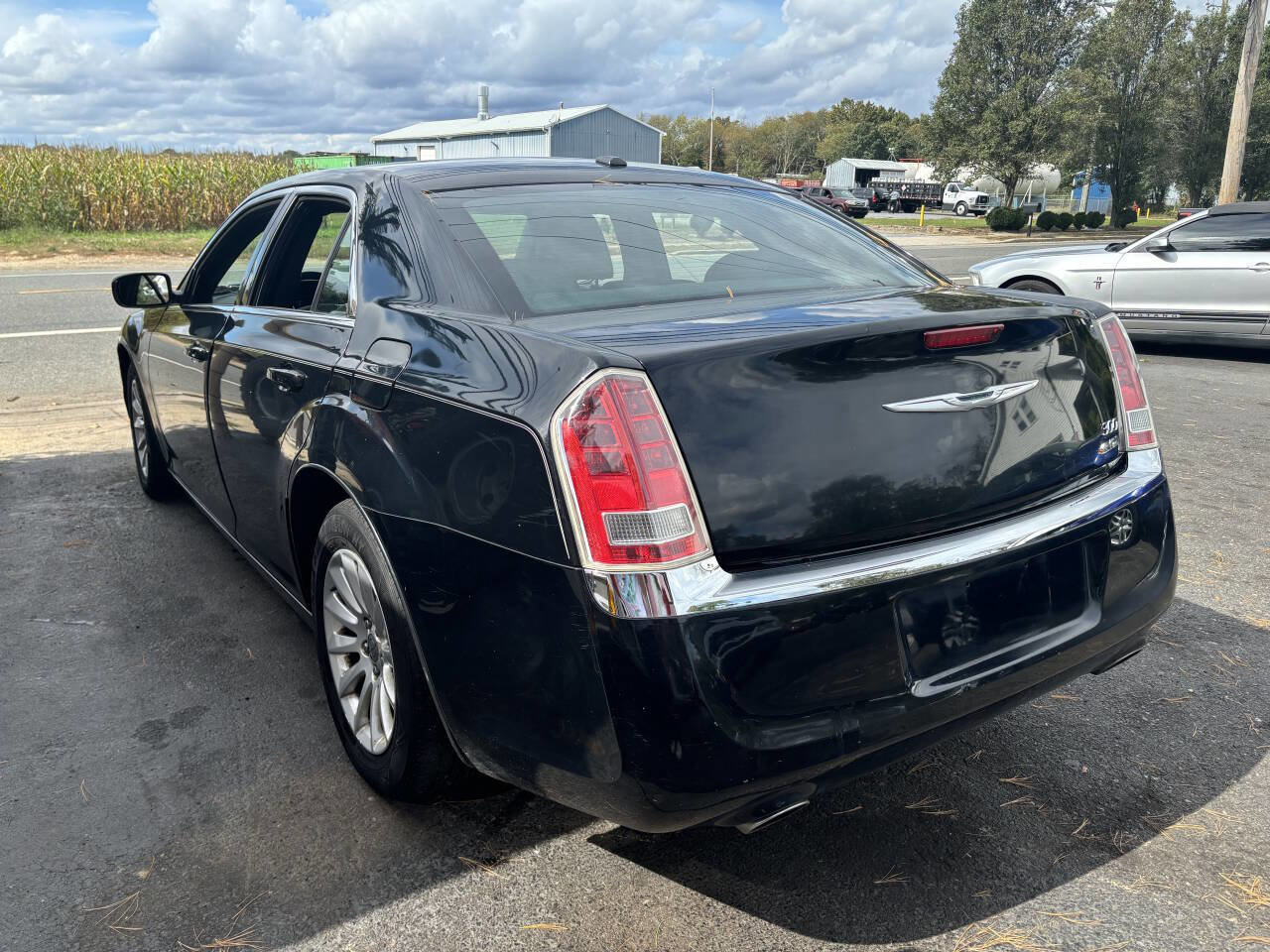 Used 2013 Chrysler 300 image 7