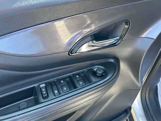 Used 2021 Buick Encore Preferred AWD/4WD image 9