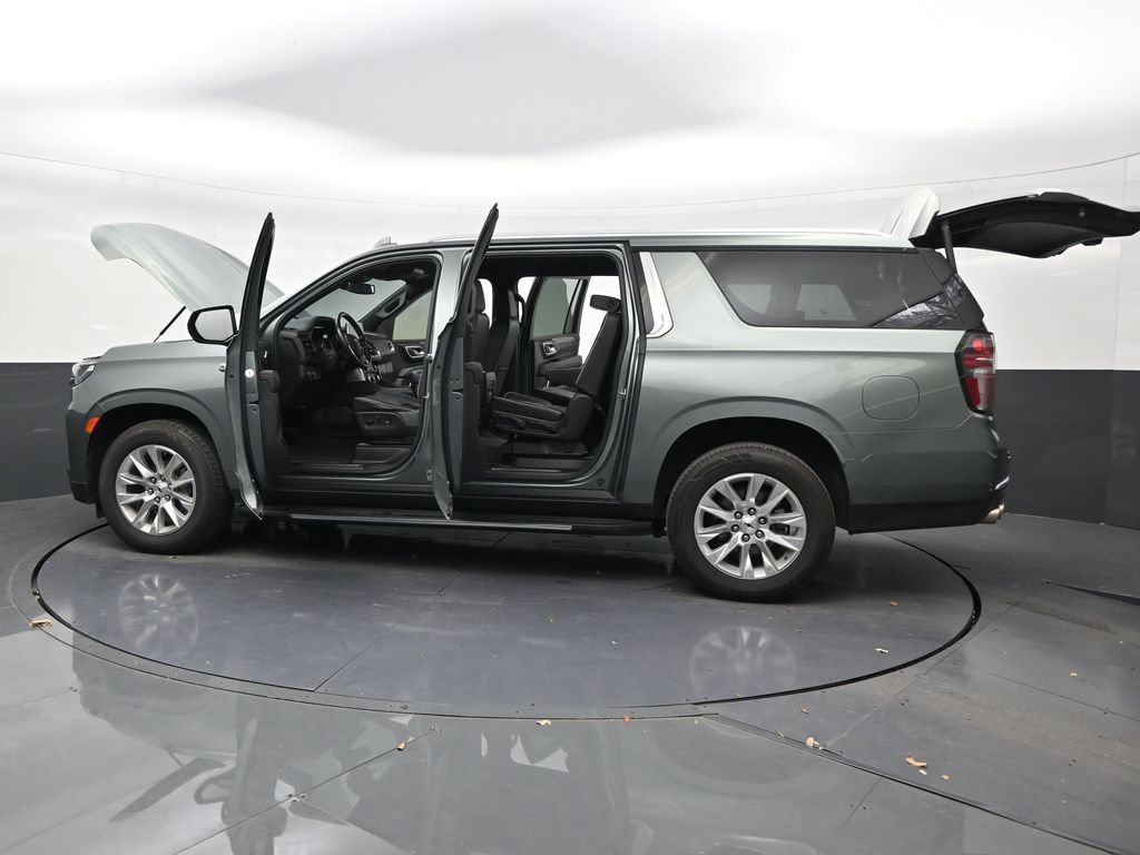Used 2023 Chevrolet Suburban Premier RWD image 30