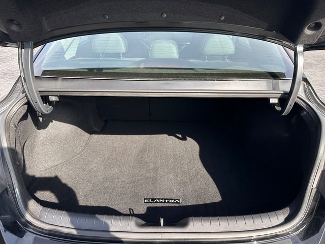 Used 2022 Hyundai Elantra Limited image 30