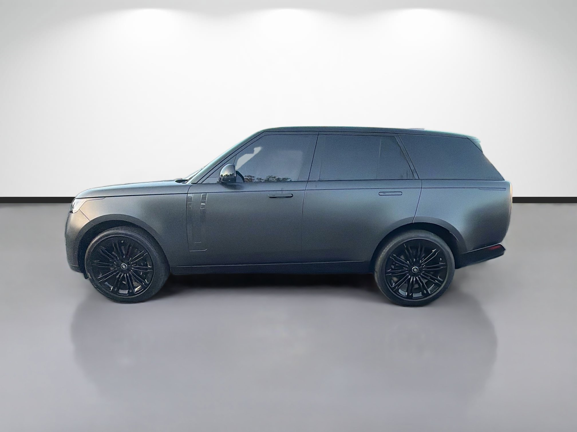 Used 2025 Land Rover Range Rover SE AWD/4WD image 2