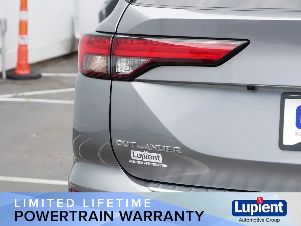 Used 2023 Mitsubishi Outlander SE AWD/4WD image 6