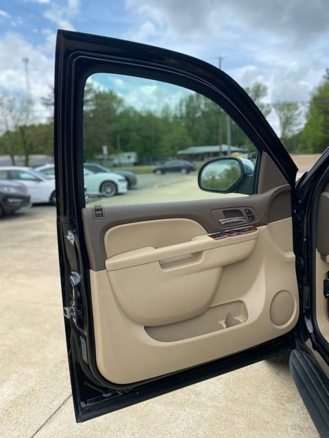 Used 2013 Chevrolet Tahoe LTZ RWD image 15