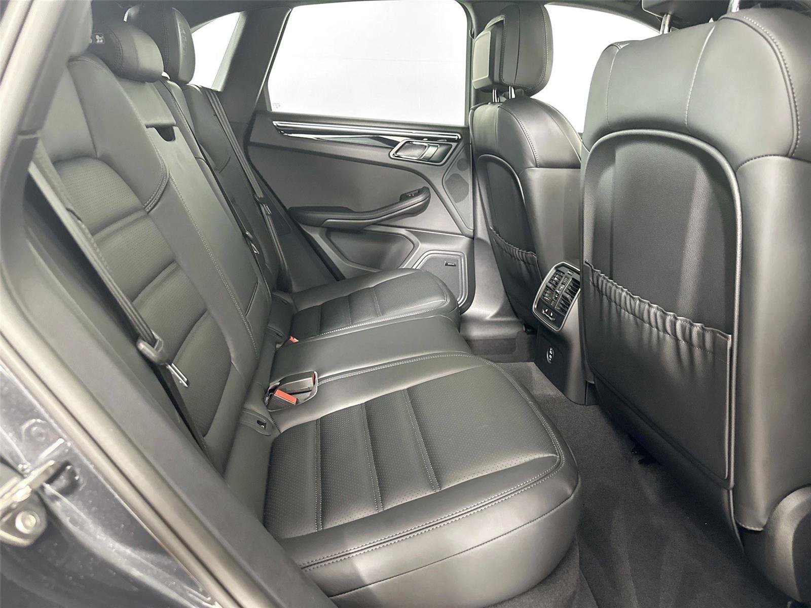 Certified 2026 Porsche Macan Turbo AWD/4WD image 27