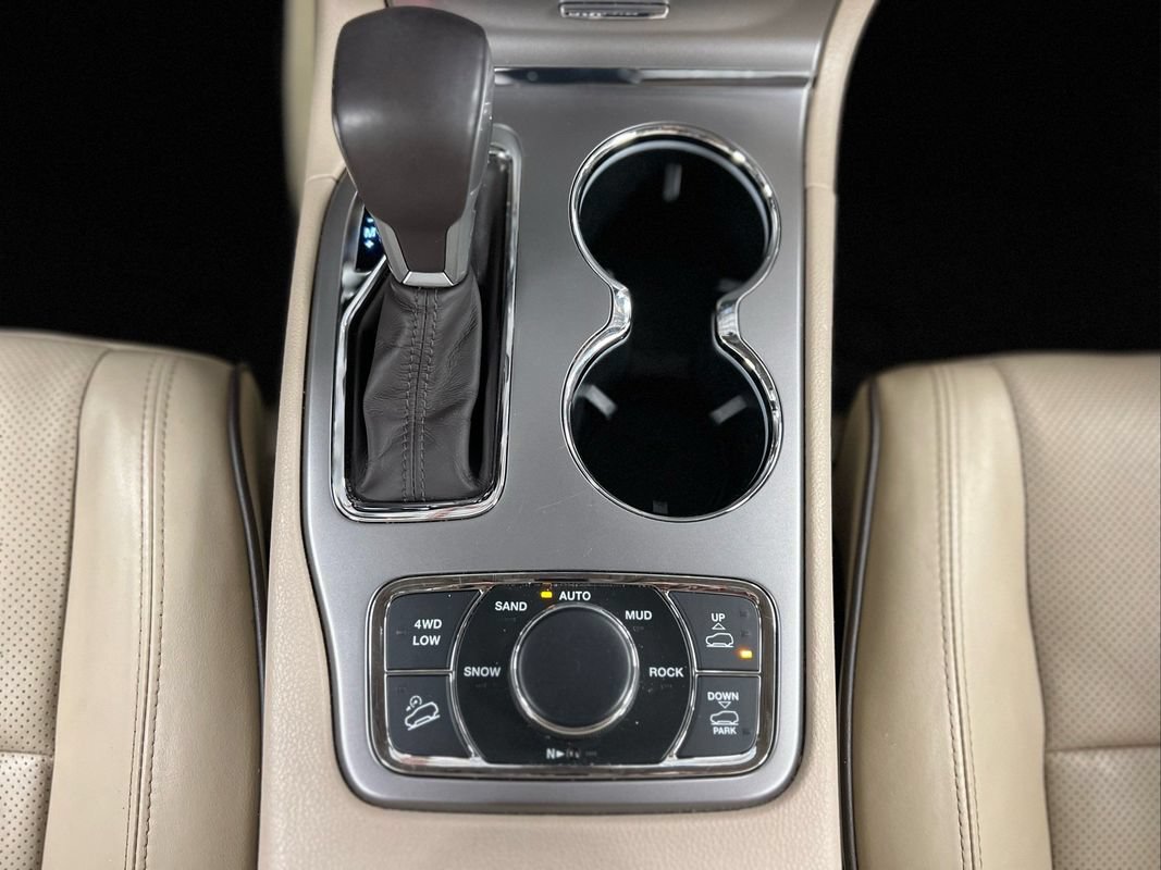 Used 2020 Jeep Grand Cherokee Overland AWD/4WD image 35