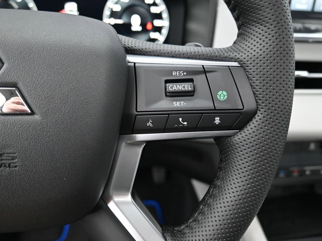 New 2025 Mitsubishi Outlander SEL image 28