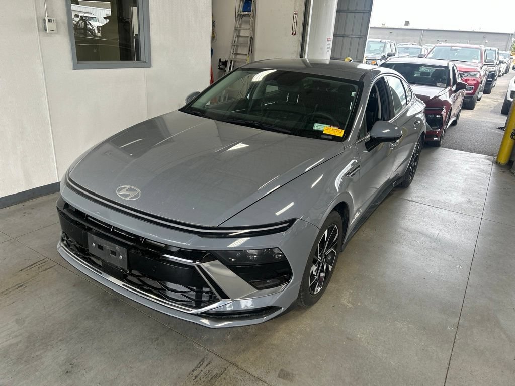 Used 2024 Hyundai Sonata SEL FWD image 2
