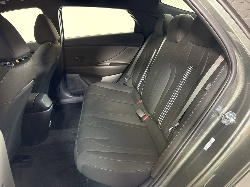 Used 2025 Hyundai Elantra SEL FWD image 18