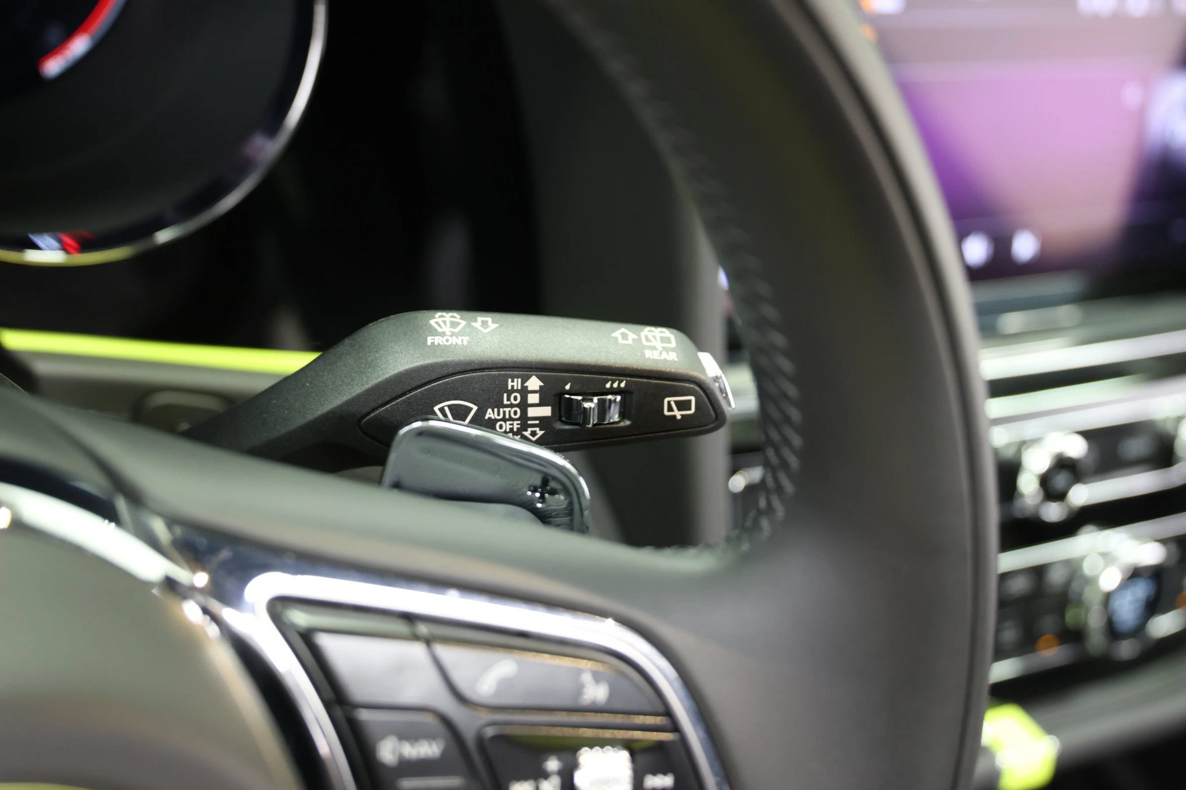 Used 2023 Bentley Bentayga Extended Wheelbase AWD/4WD image 36