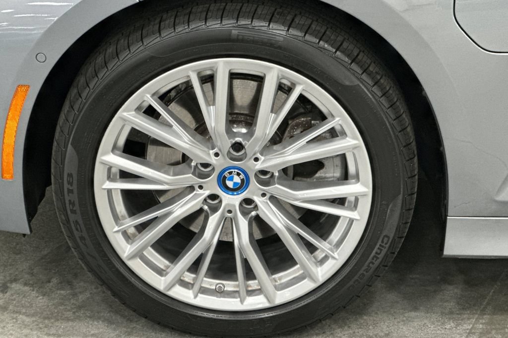 Used 2024 BMW 330e w/ Convenience Package RWD image 32