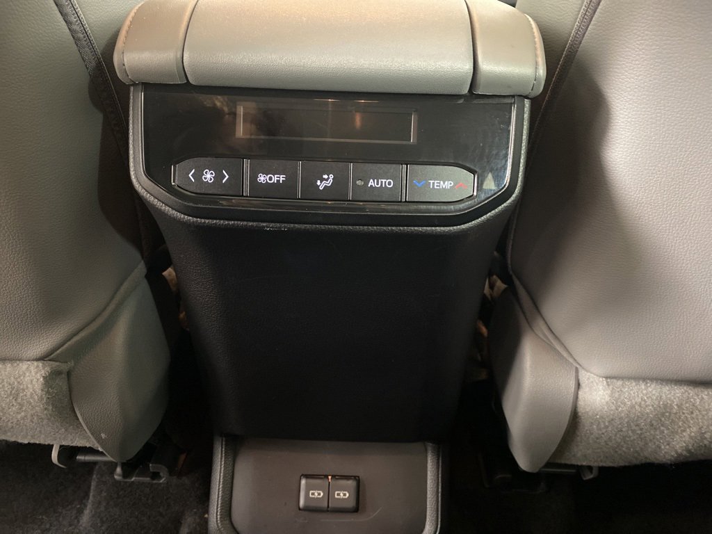 Used 2023 Toyota Highlander XLE image 33