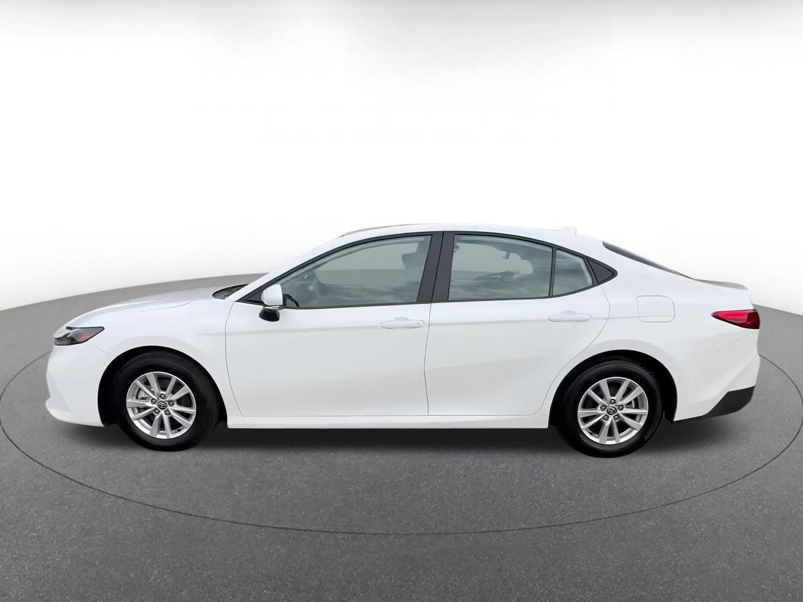 Used 2025 Toyota Camry LE image 9