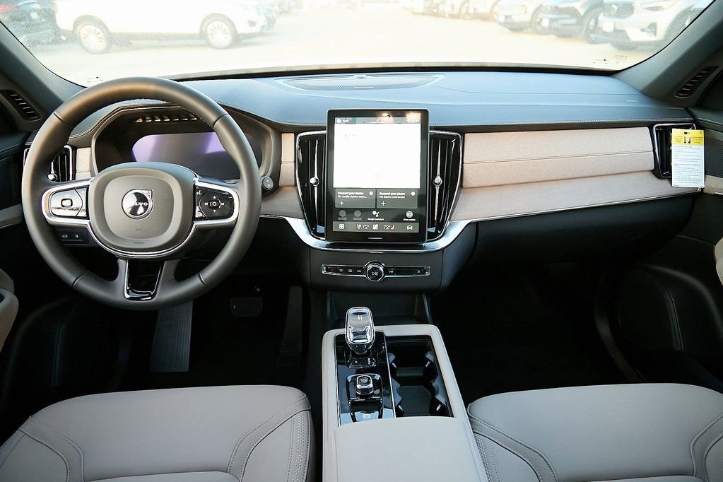 New 2026 Volvo XC90 T8 Plus w/ Protection Package Premier image 26