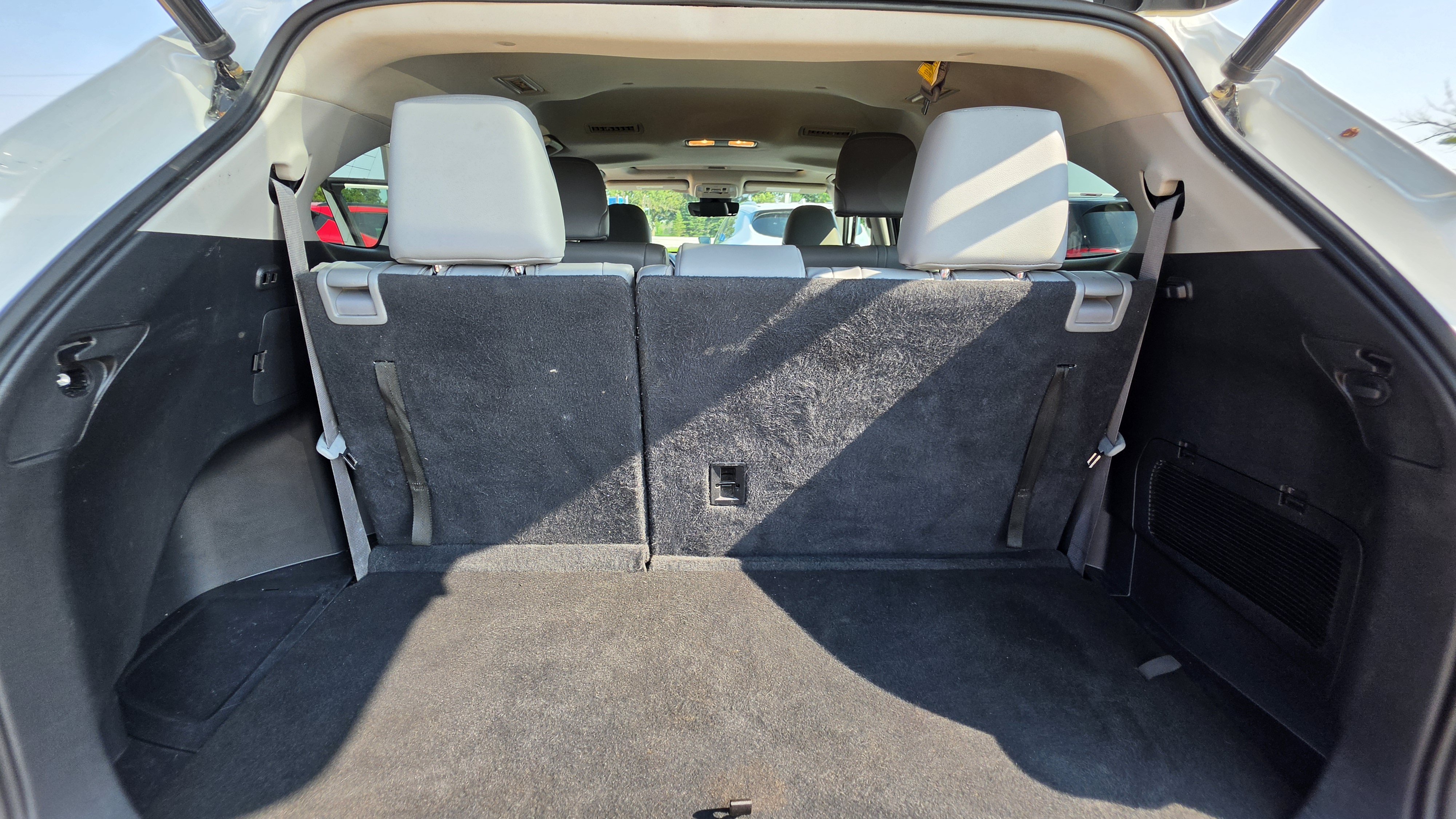 Used 2022 Toyota Highlander XLE AWD/4WD image 22