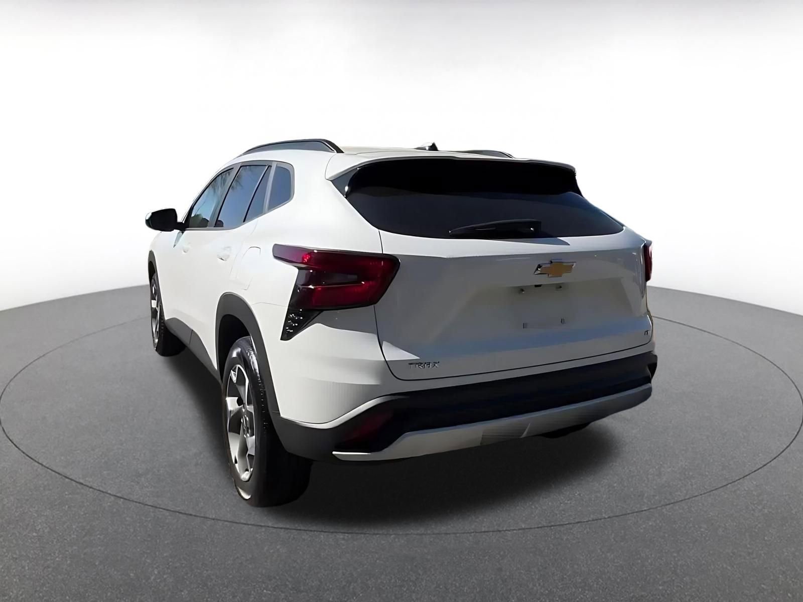 Used 2025 Chevrolet Trax LT w/ LT Convenience Package image 11