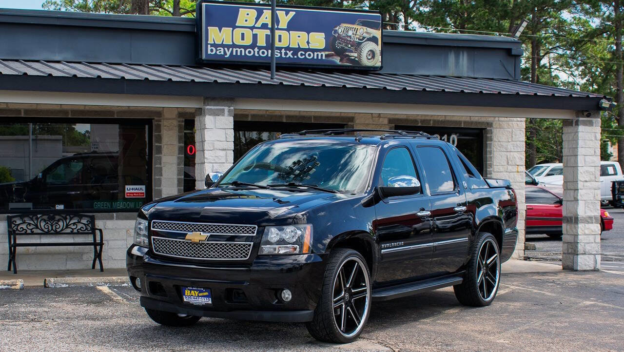 Used 2013 Chevrolet Avalanche LTZ image 1