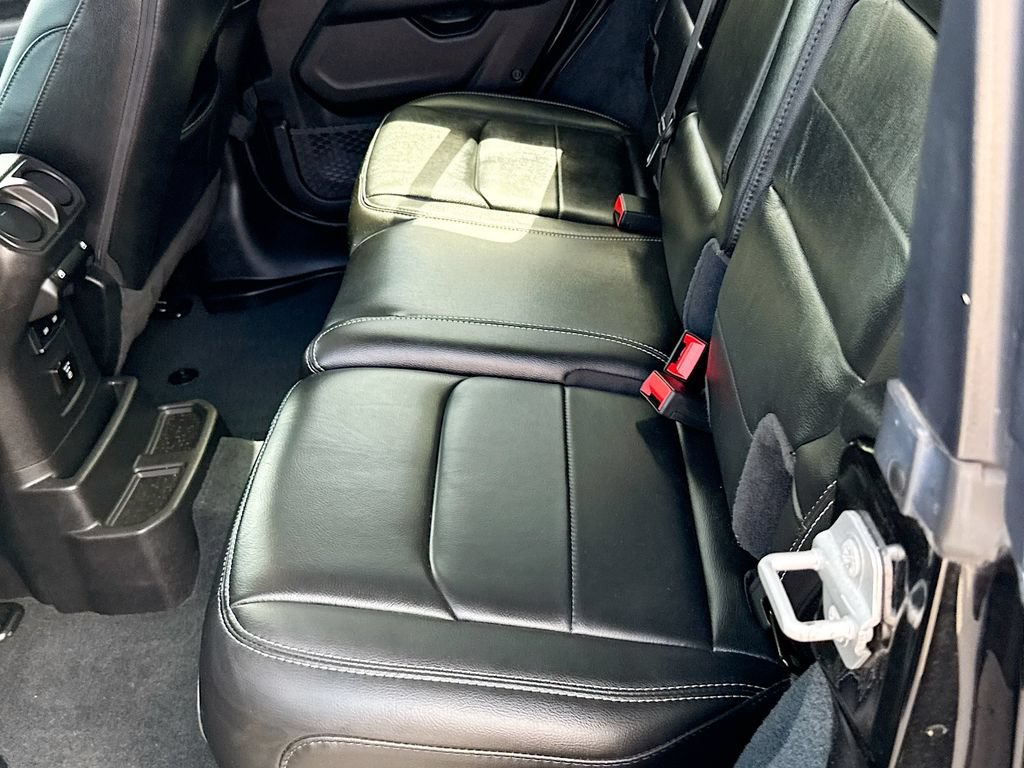 Used 2022 Jeep Wrangler Unlimited Sahara w/ Cold Weather Group AWD/4WD image 29