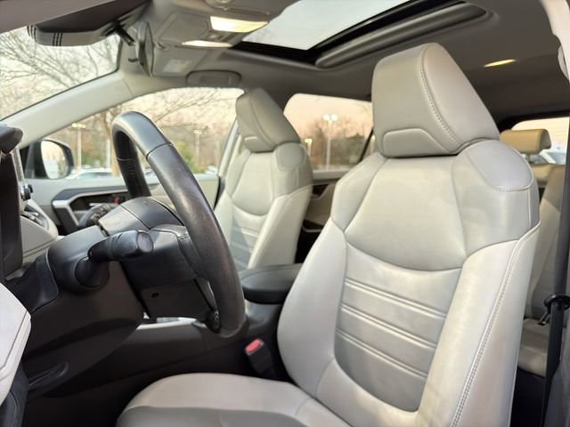 Used 2022 Toyota RAV4 XLE Premium image 8