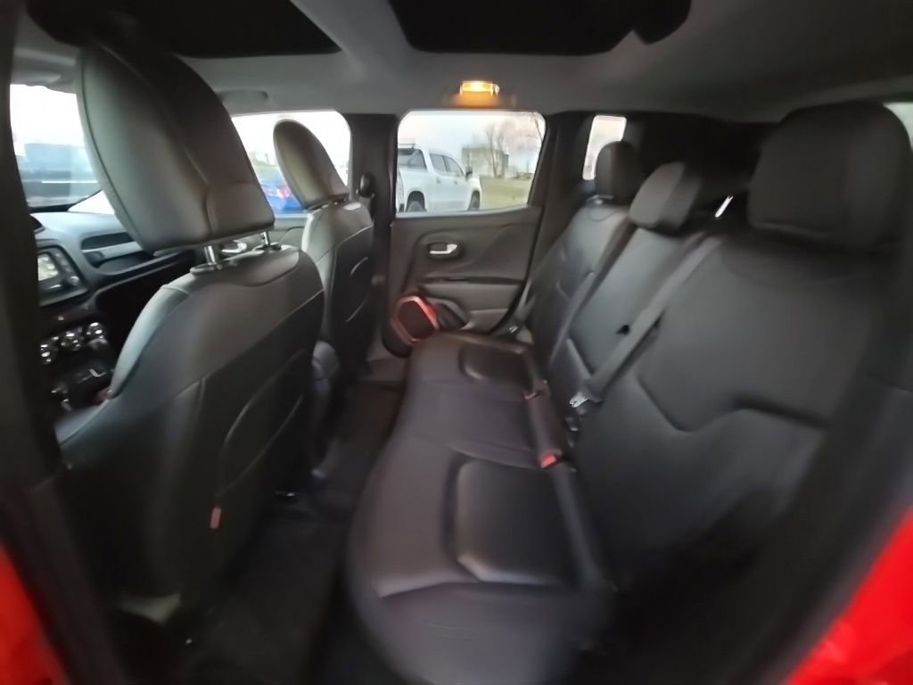 Used 2016 Jeep Renegade Trailhawk w/ Premium Trailhawk Package image 25