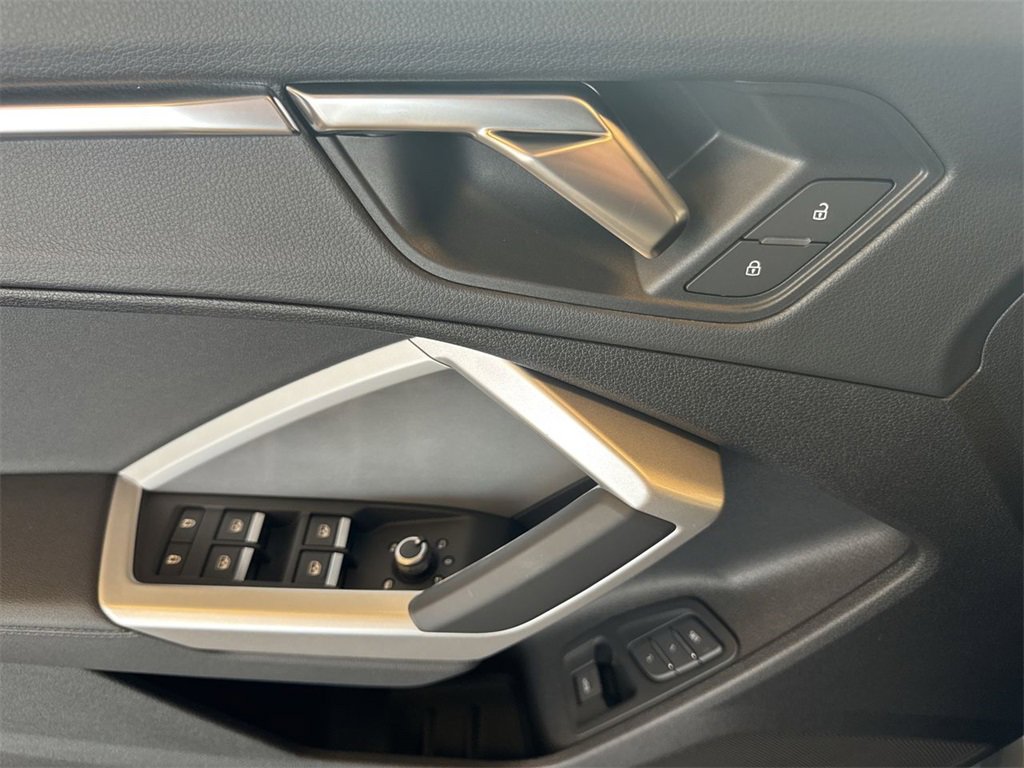 New 2025 Audi Q3 2.0T Premium image 13
