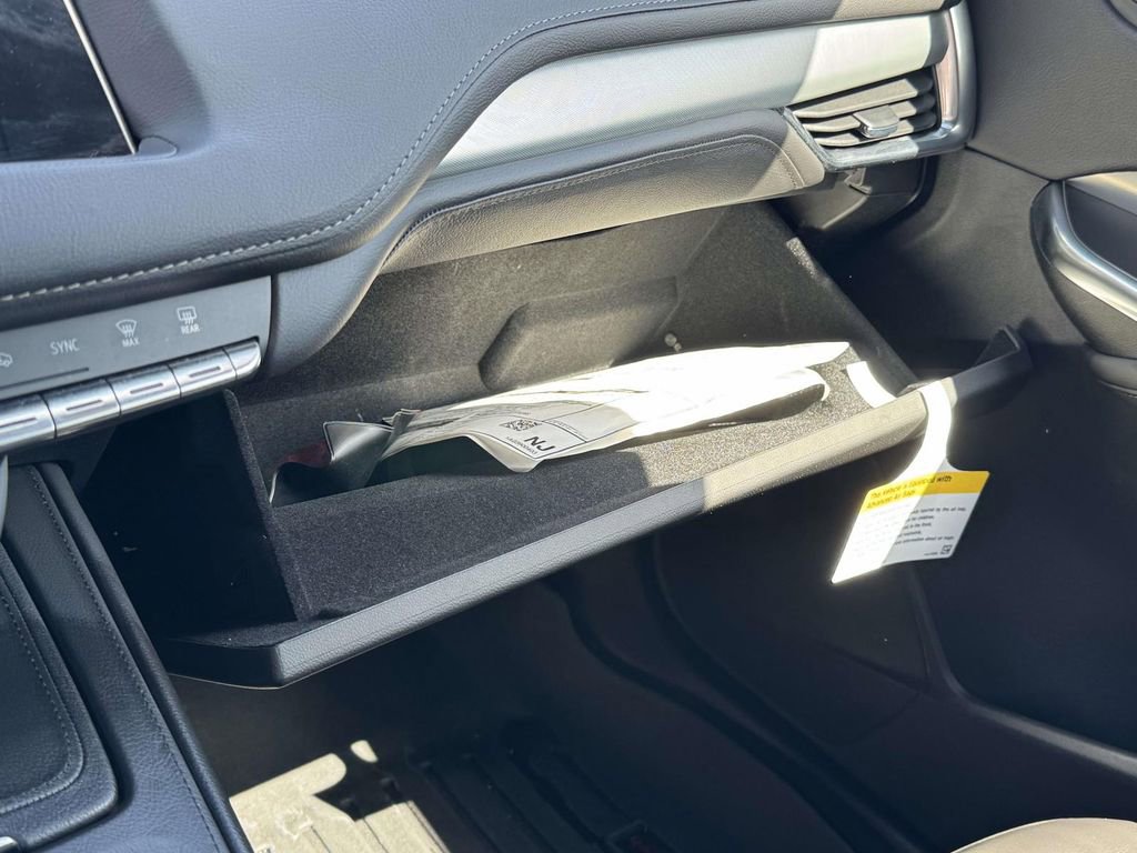 Used 2023 Cadillac XT4 Premium Luxury w/ Cold Weather Package AWD/4WD image 31