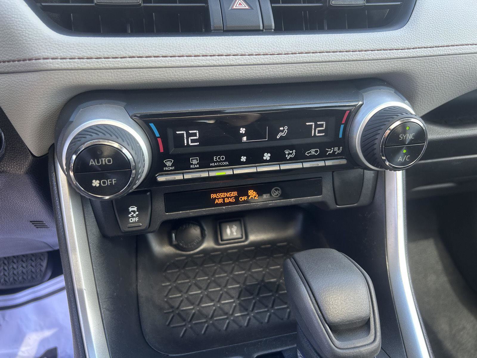 Used 2019 Toyota RAV4 XLE FWD image 18