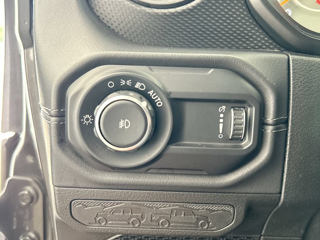 Used 2024 Jeep Wrangler Unlimited Rubicon AWD/4WD image 14