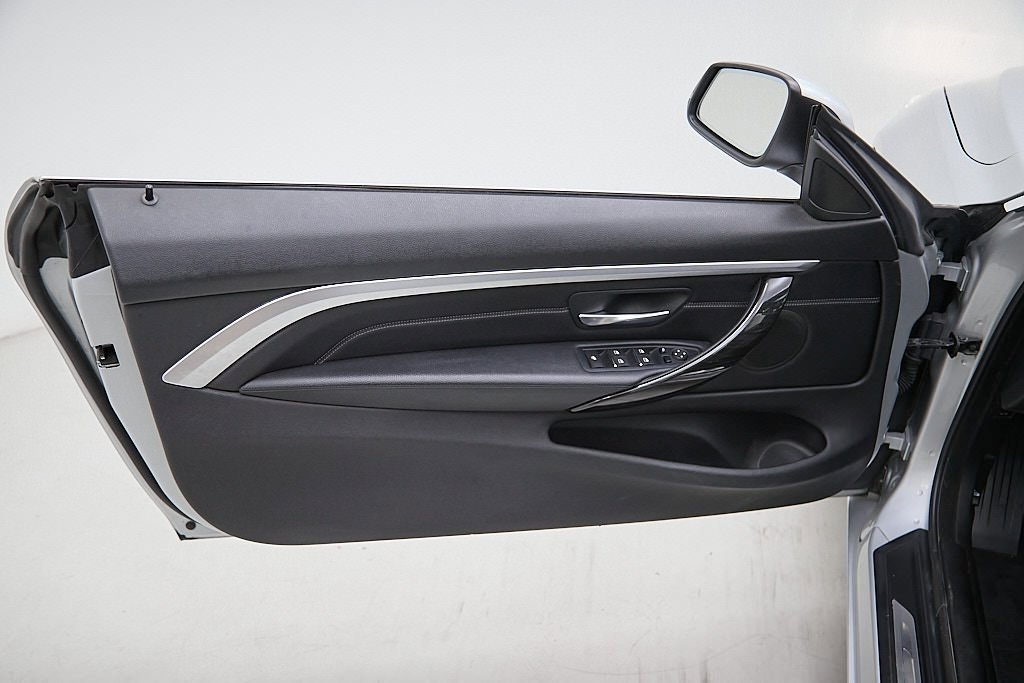 Used 2018 BMW 430i xDrive Convertible image 10