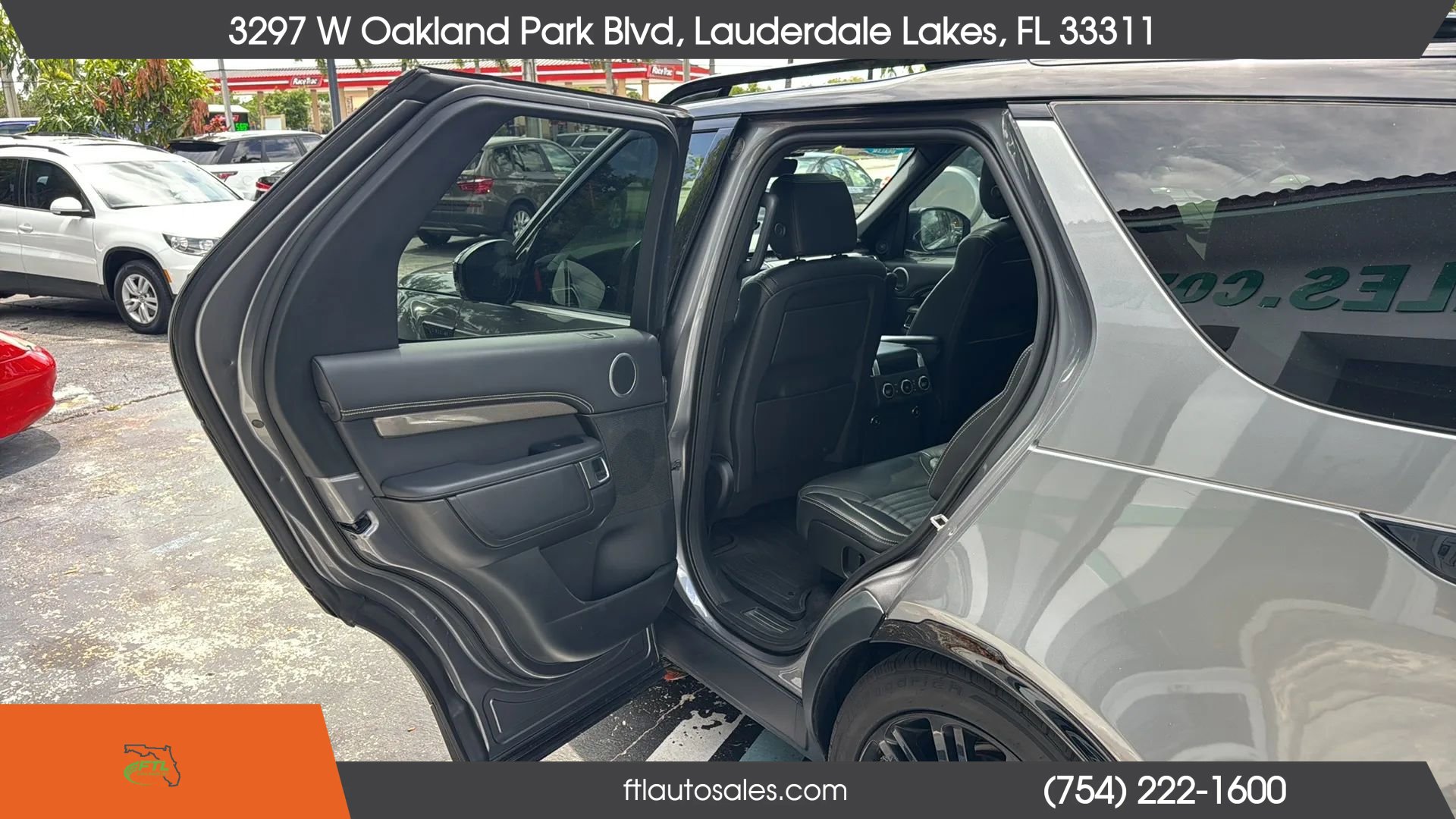 Used 2020 Land Rover Discovery HSE image 28